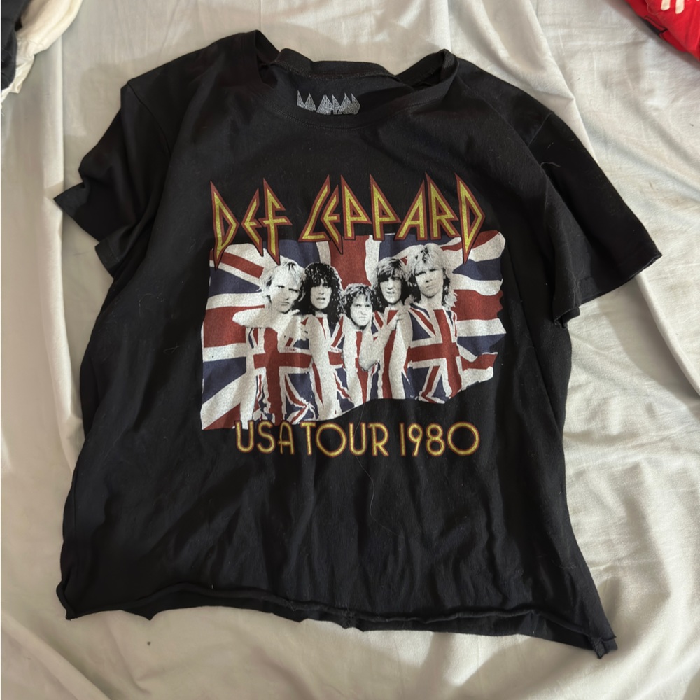 cropped def leppard tee